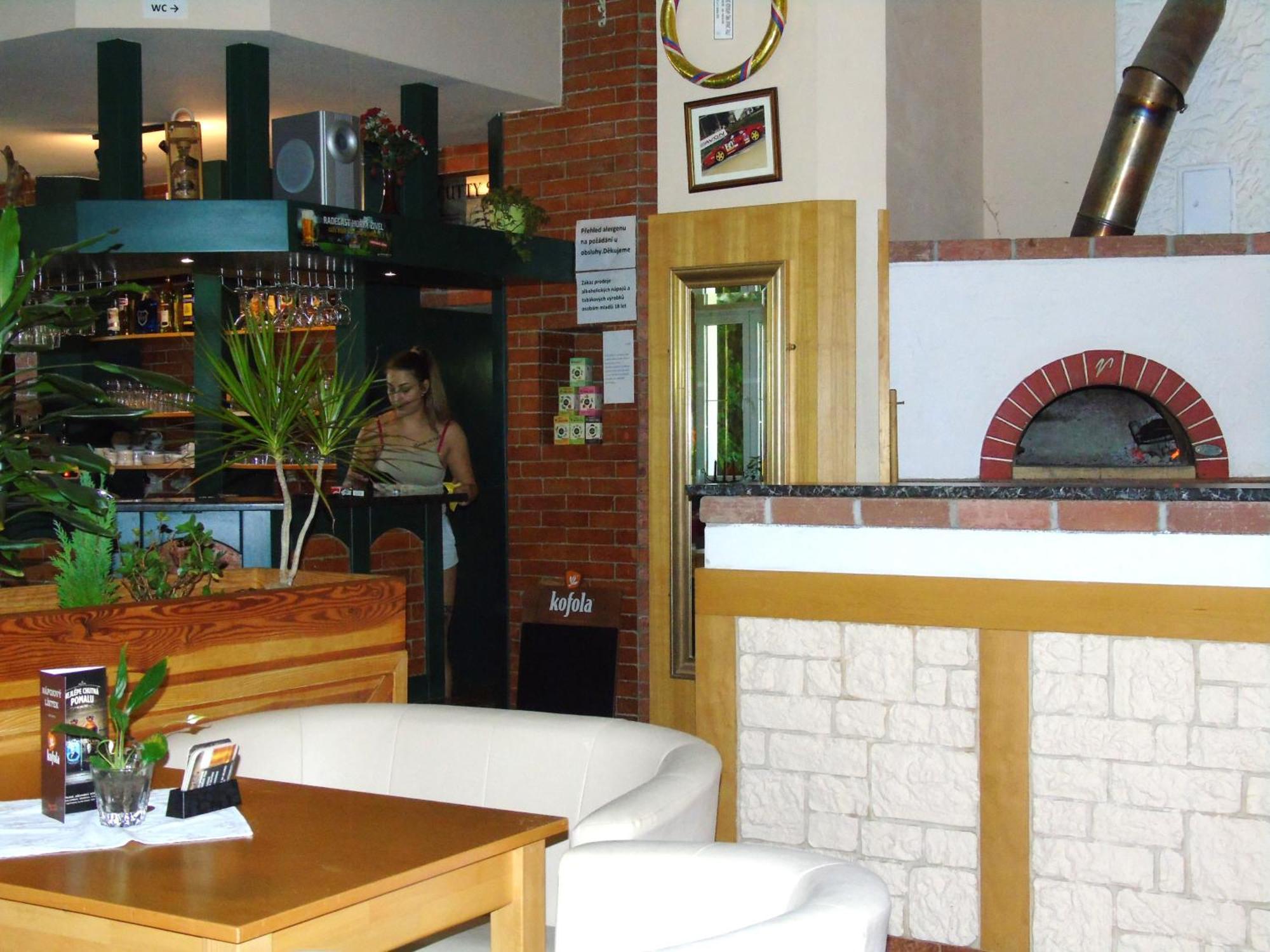Toris Inn Trinec Bagian luar foto